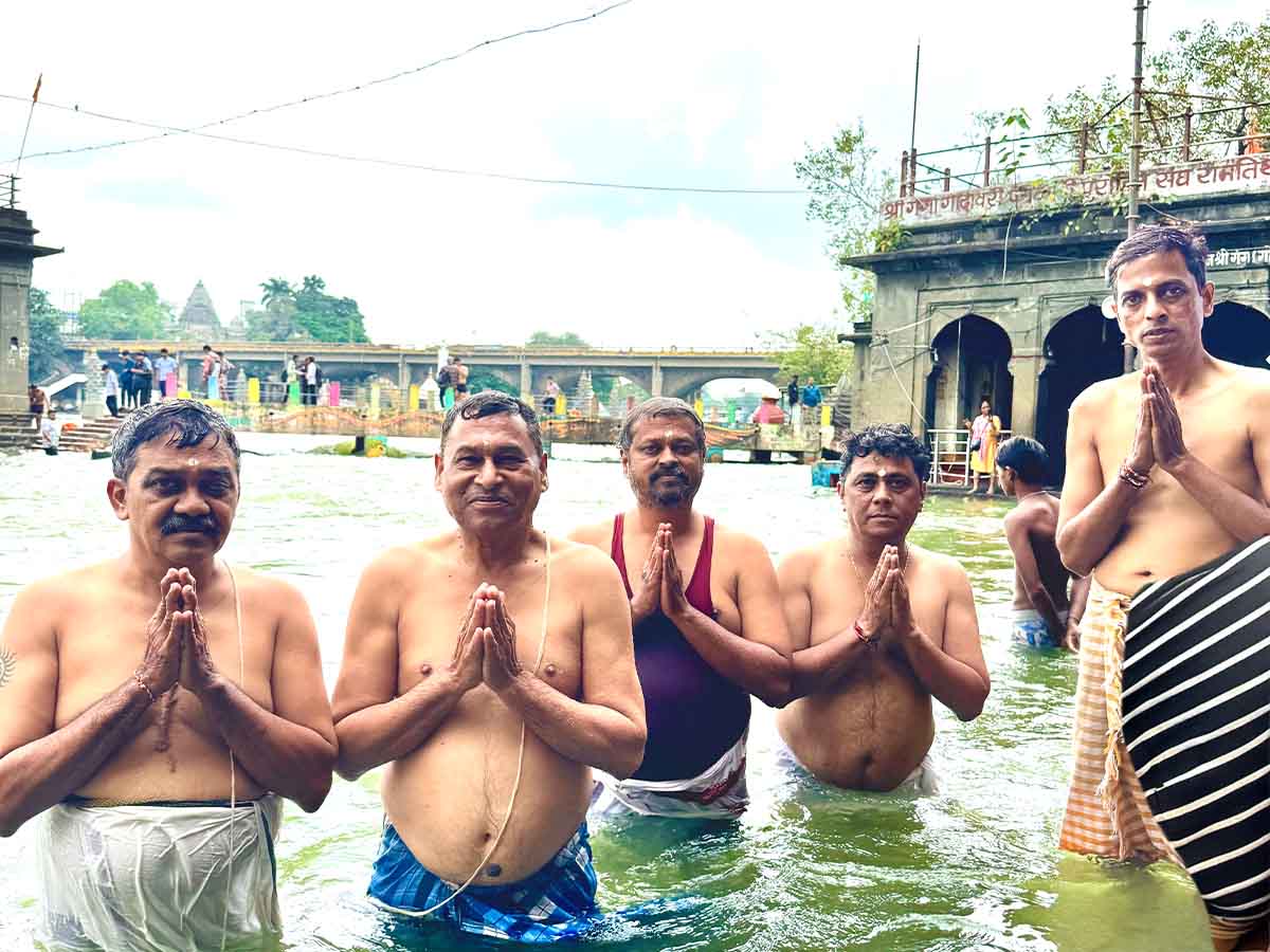 Asthi Visarjan Rituals at Ramkund Nashik