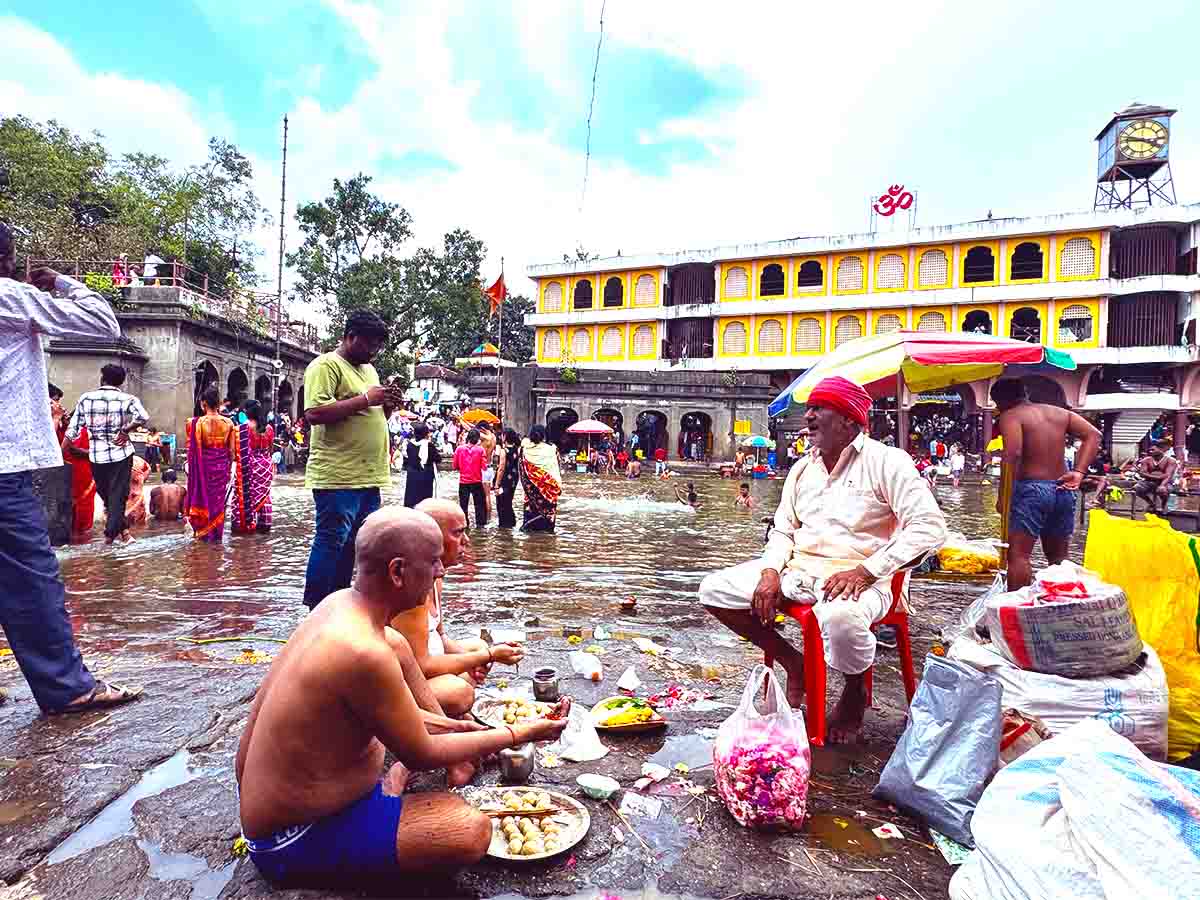 Pitru Paksha Rituals at Ramkund Ghat Nashik