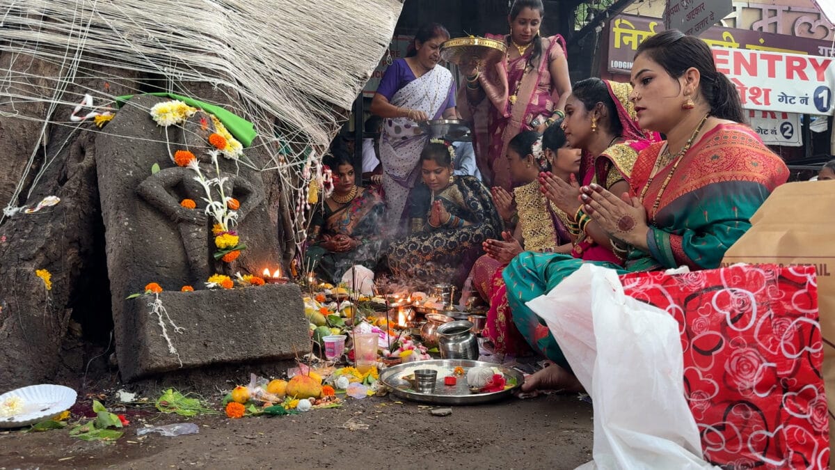 Vat Purnima 2025 Vat Savitri Vrat Katha Puja Vidhi Muhurat