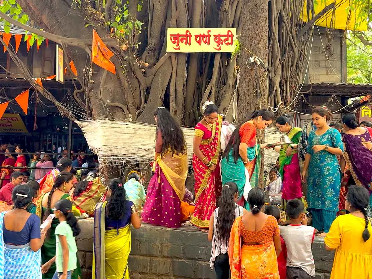 Vat Purnima 2026 Date Puja Vidhi Vat Savitri Vrat Katha Photos