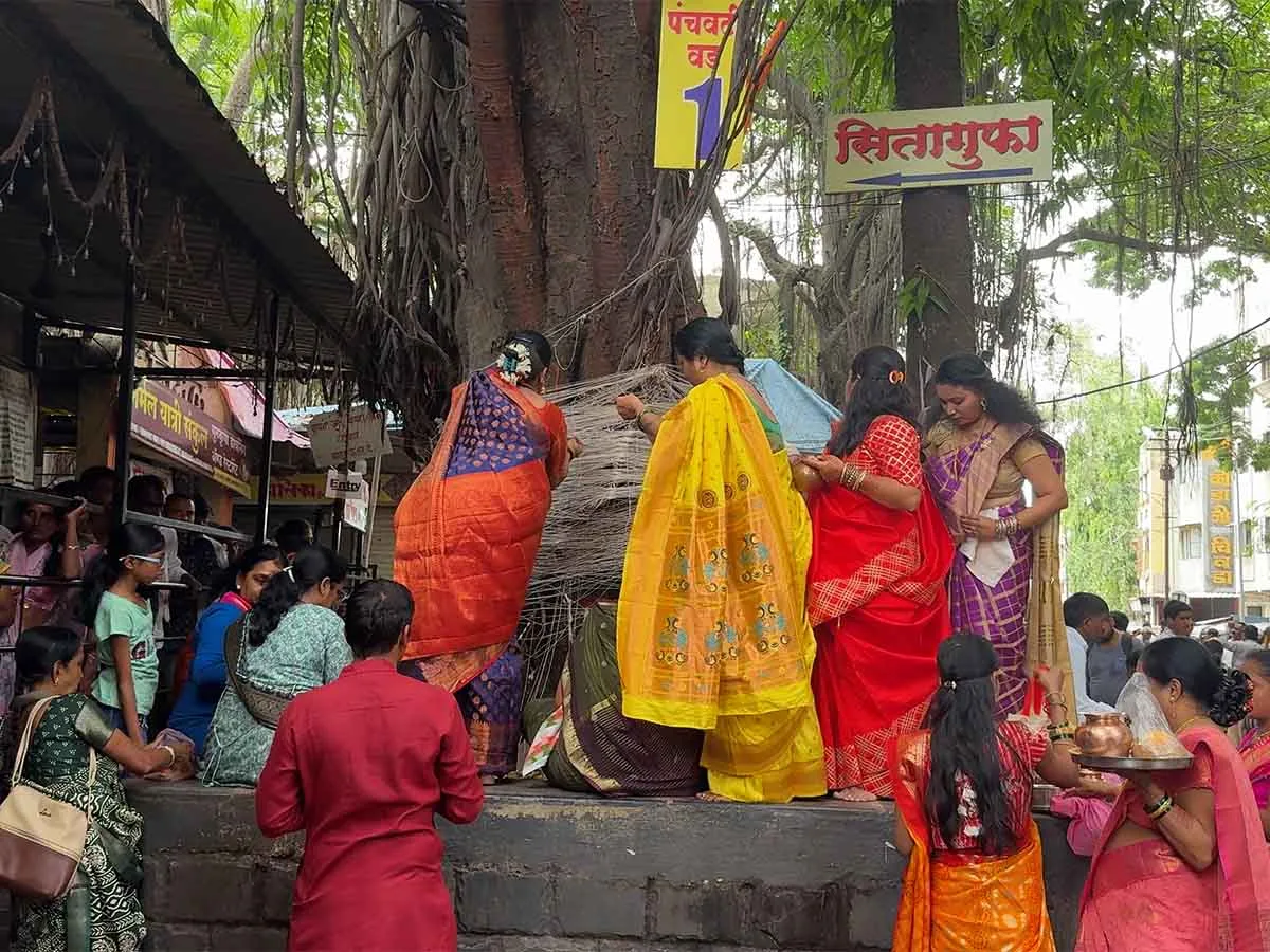 Vat Purnima 2026 Date Puja Vidhi Vat Savitri Vrat Katha Photos