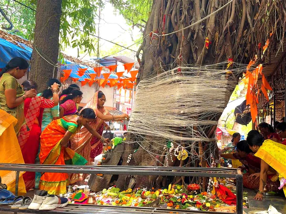 Vat Purnima 2026 Date Puja Vidhi Vat Savitri Vrat Katha Photos