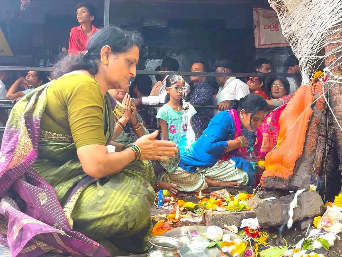 Vat Purnima 2026 Date Puja Vidhi Vat Savitri Vrat Katha Photos