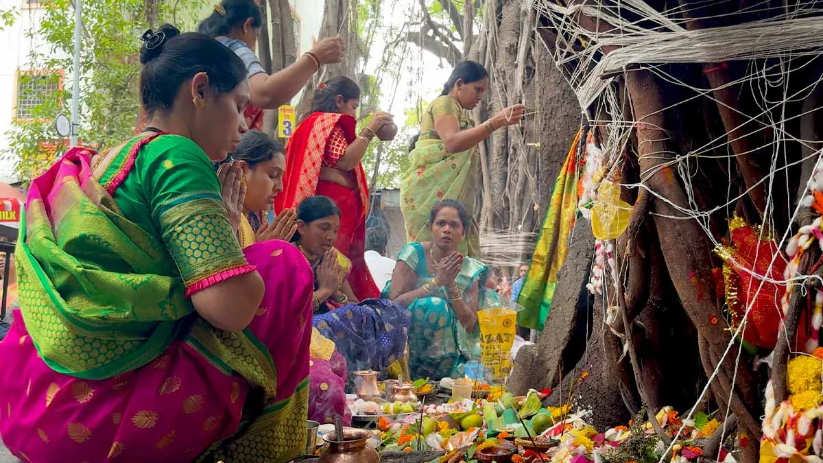 Vat Purnima 2026 Date Puja Vidhi Vat Savitri Vrat Katha Photos Featured Image