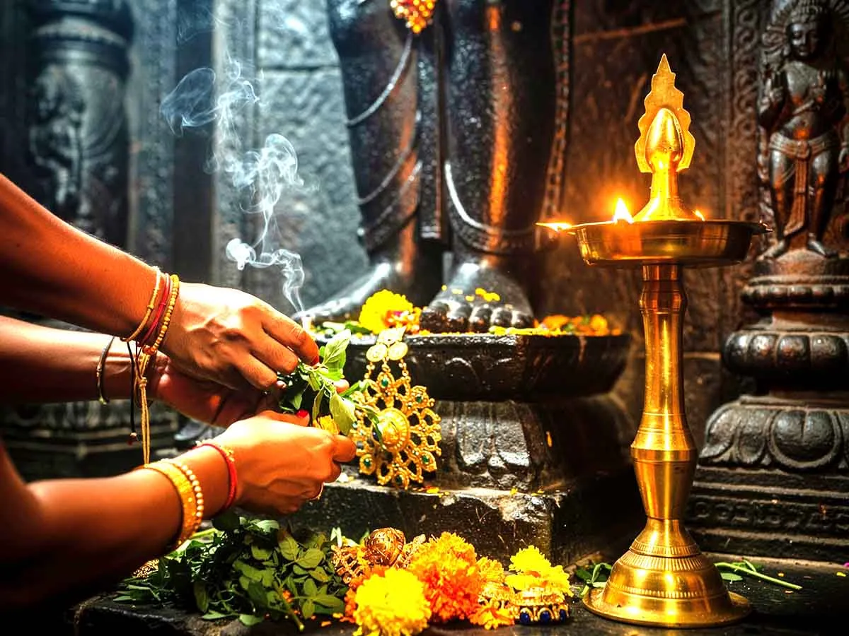 Charan Sparsha pooja of Shri Vithoba at the Vitthal Rukmini Mandir Pandharpur