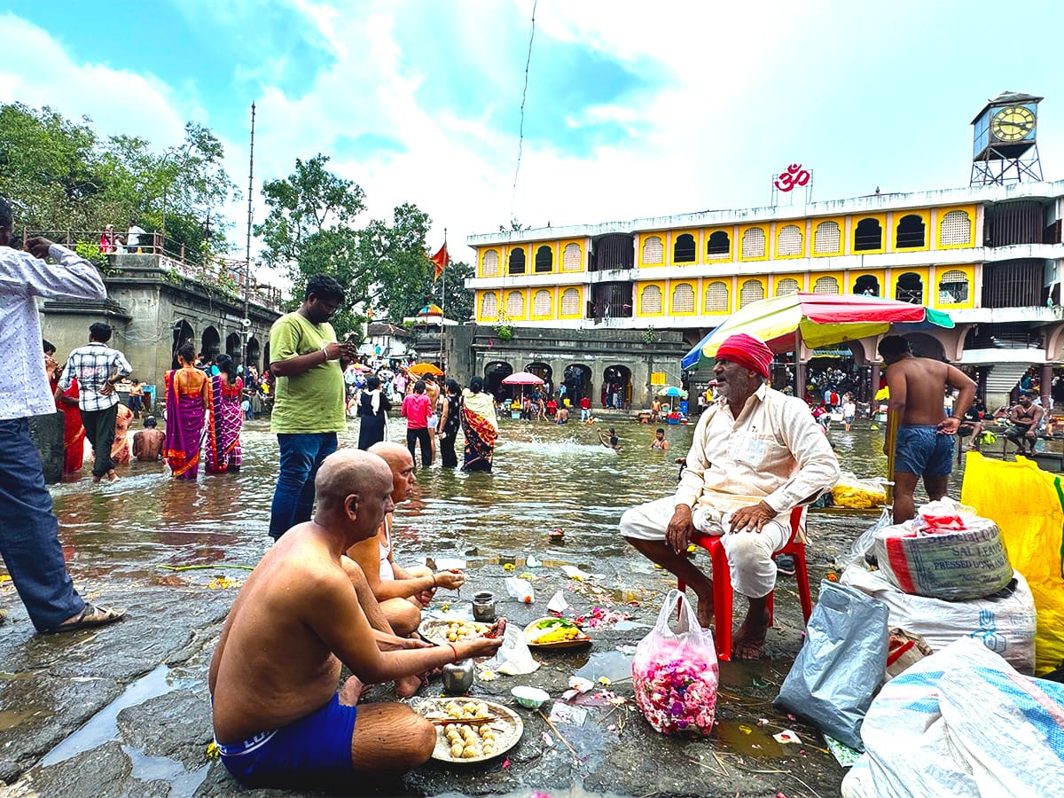 Sarvapitri Amavasya 2025 Pitru Paksha Shradh Rituals Ramkund Nashik