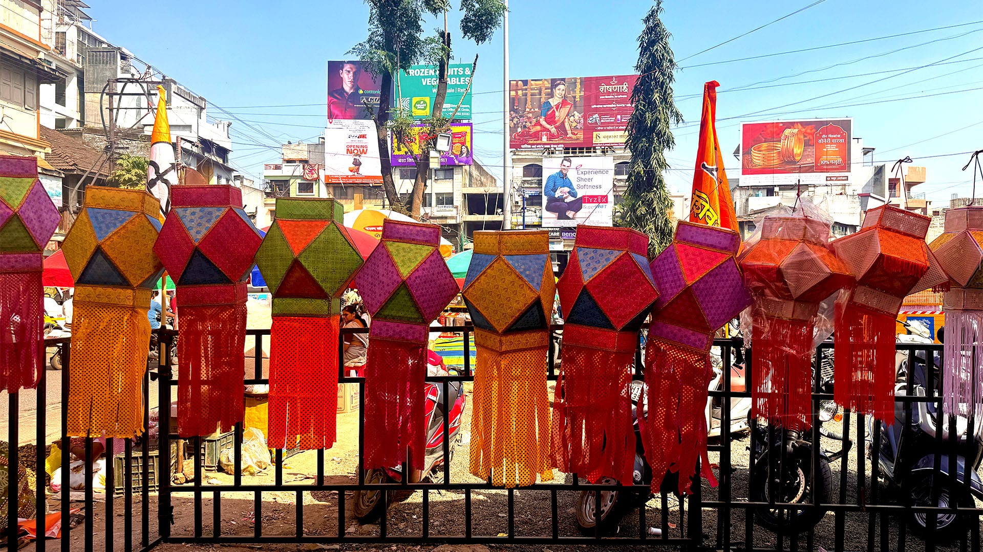 Diwali Festival Shopping Markets in Panchavati Nashik 2025 Images