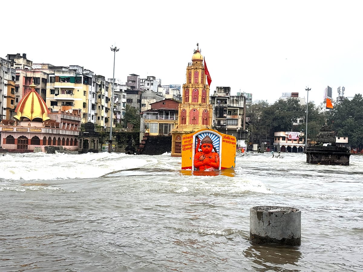 Nashik news heavy rains cause Godavari floods in Panchavati Sep 2025