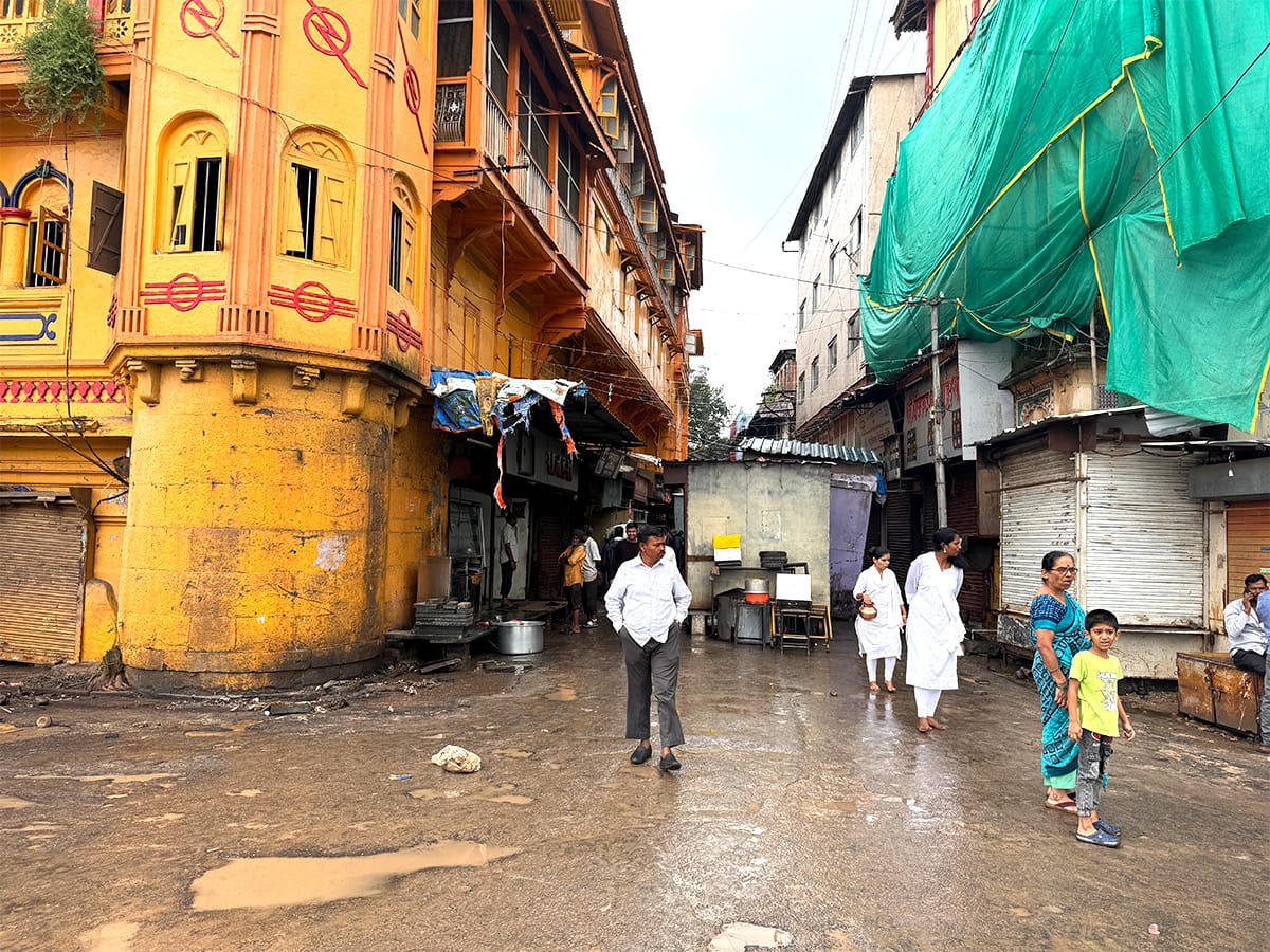 Nashik news heavy rains cause Godavari floods in Panchavati Sep 2025