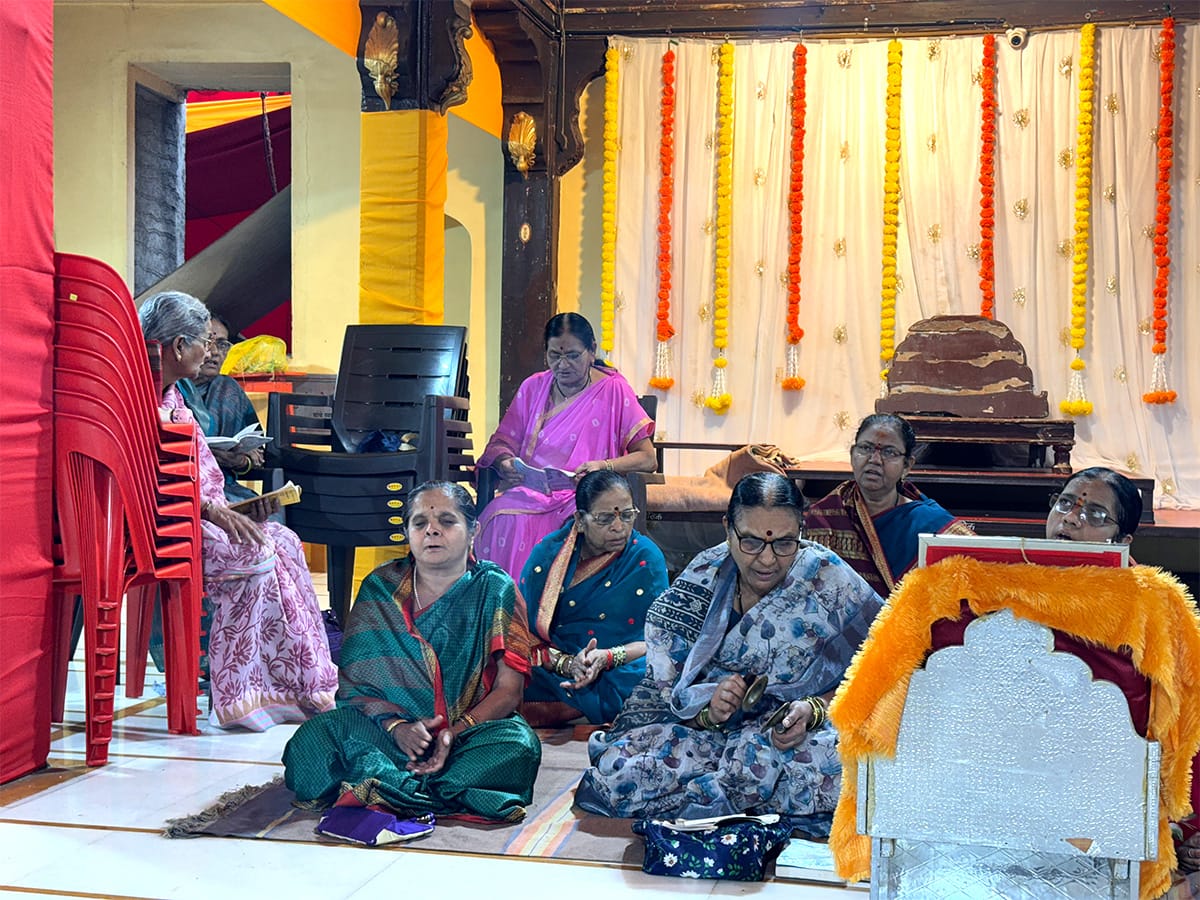 Navratri 2025 date images colours wishes Maa Durga Nashik 8