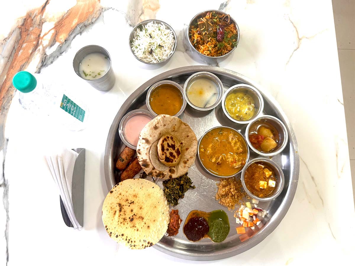 Dwarkadhish Thali Nashik 2025 Unlimited Veg Restaurant Images