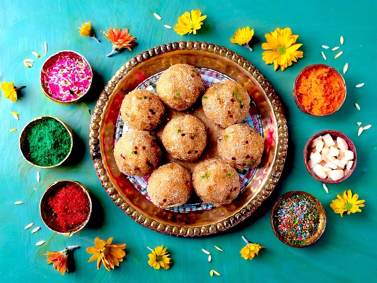 Makar Sankranti Wishes in Hindi 2026 Til Gud Laddoos image