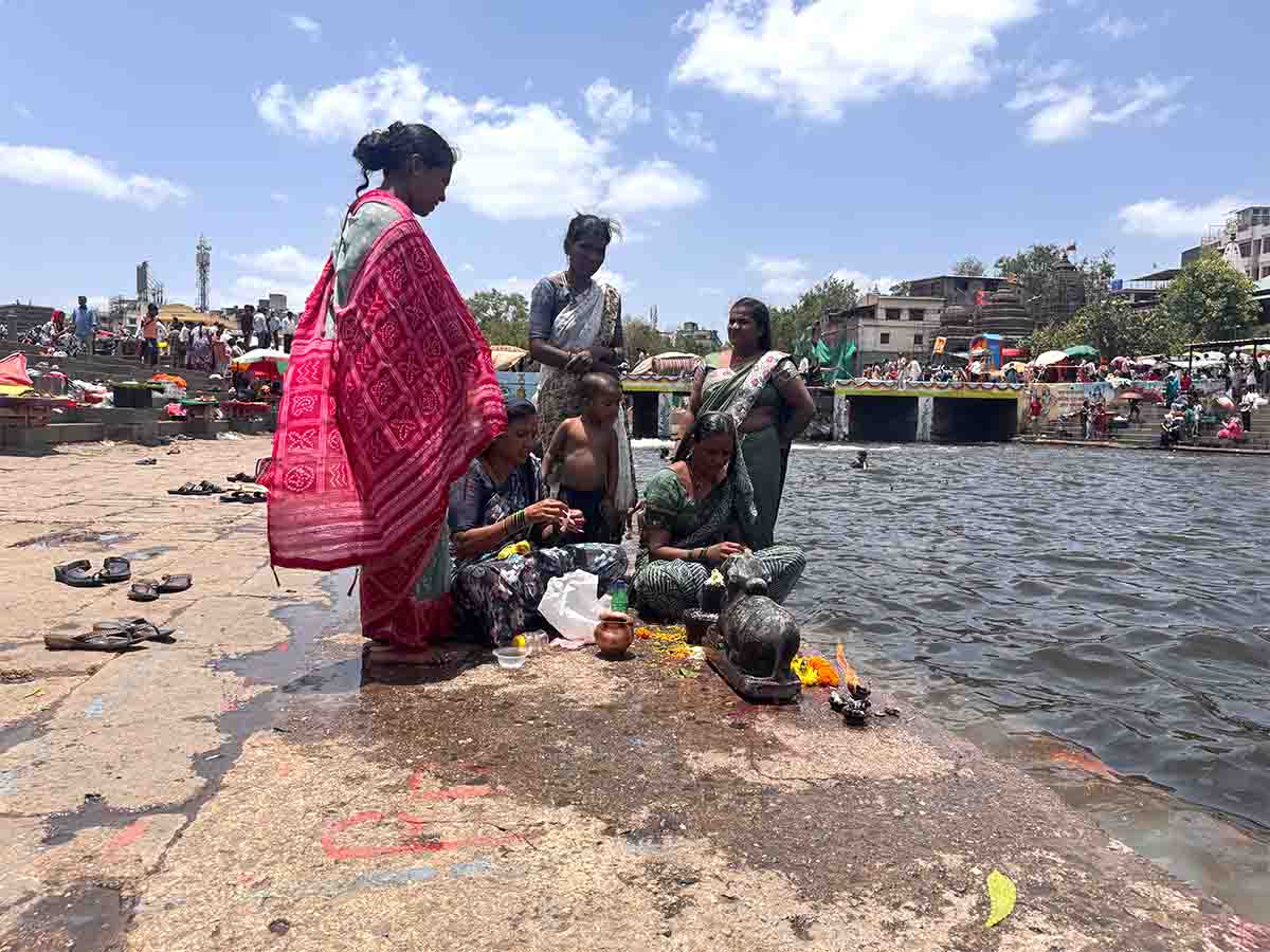 Women worshipping Shiva on Somvati Amavasya 2026 at Ramkund Nashik