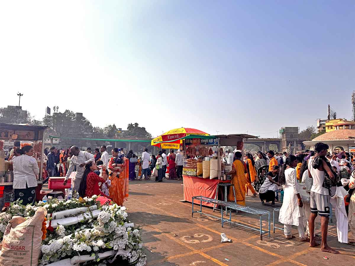 Food Carts Flowers And Toys Sellers at Ramkund Nashik