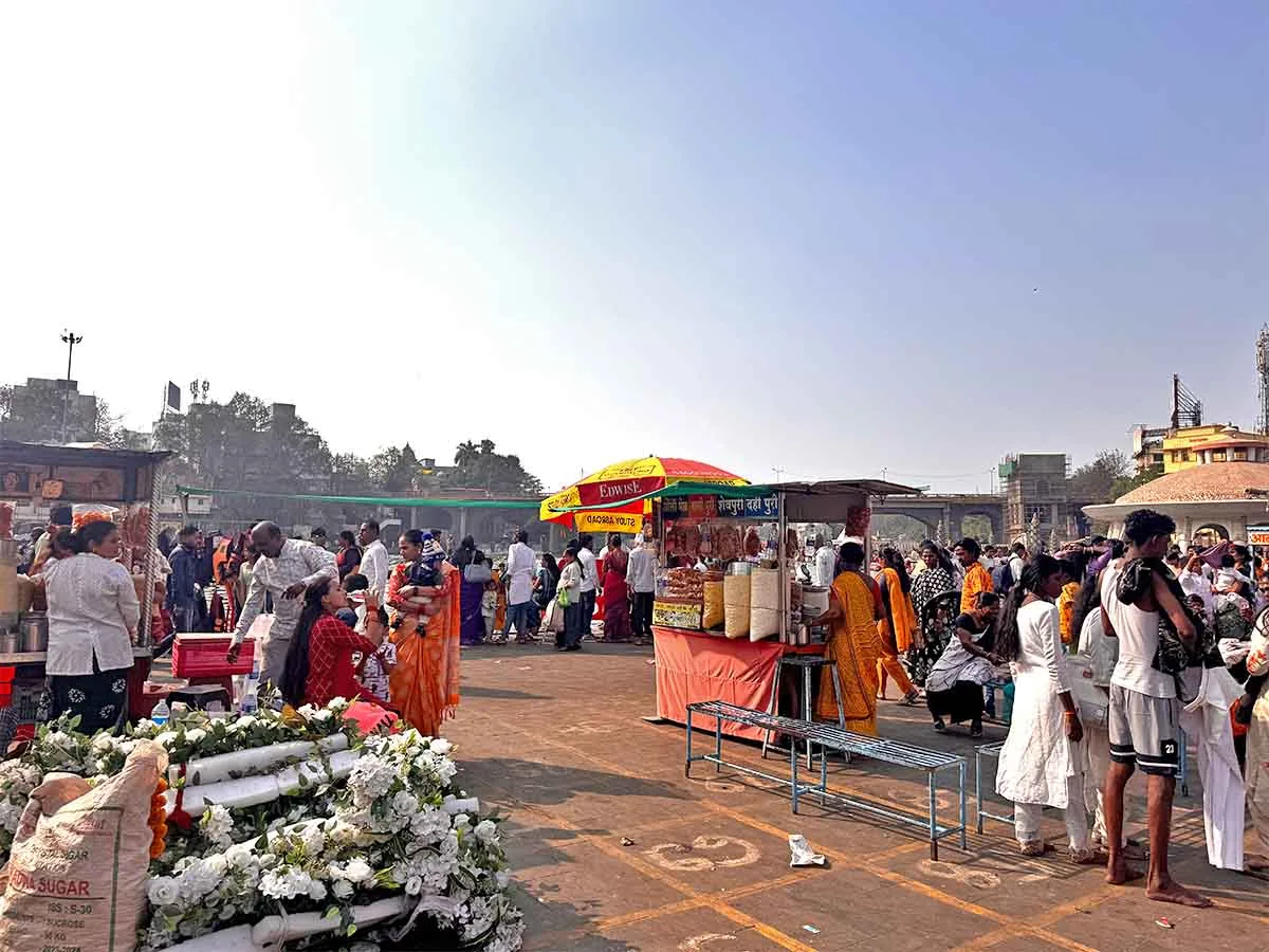 Food Carts Flowers And Toys Sellers at Ramkund Nashik
