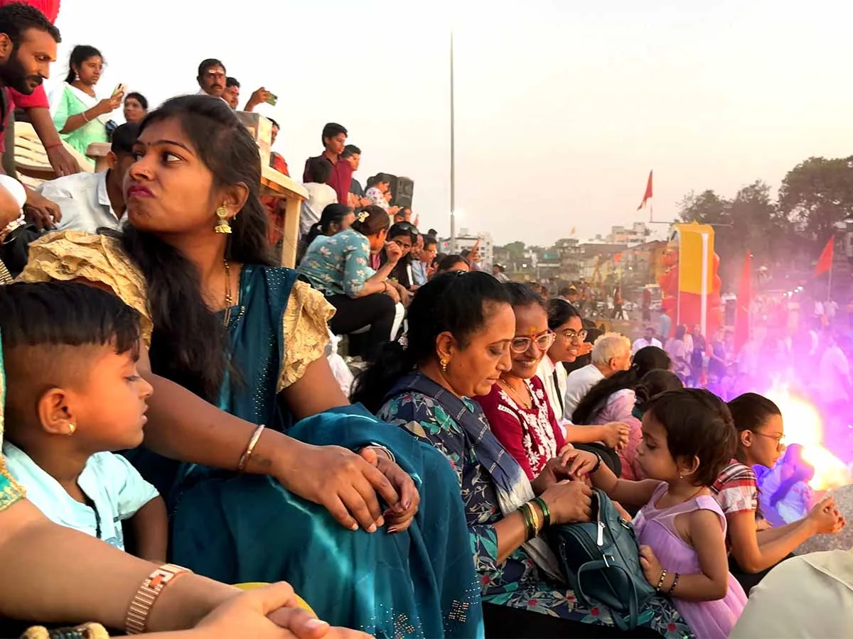 Ramkund Nashik Devotees Waiting For Aarti