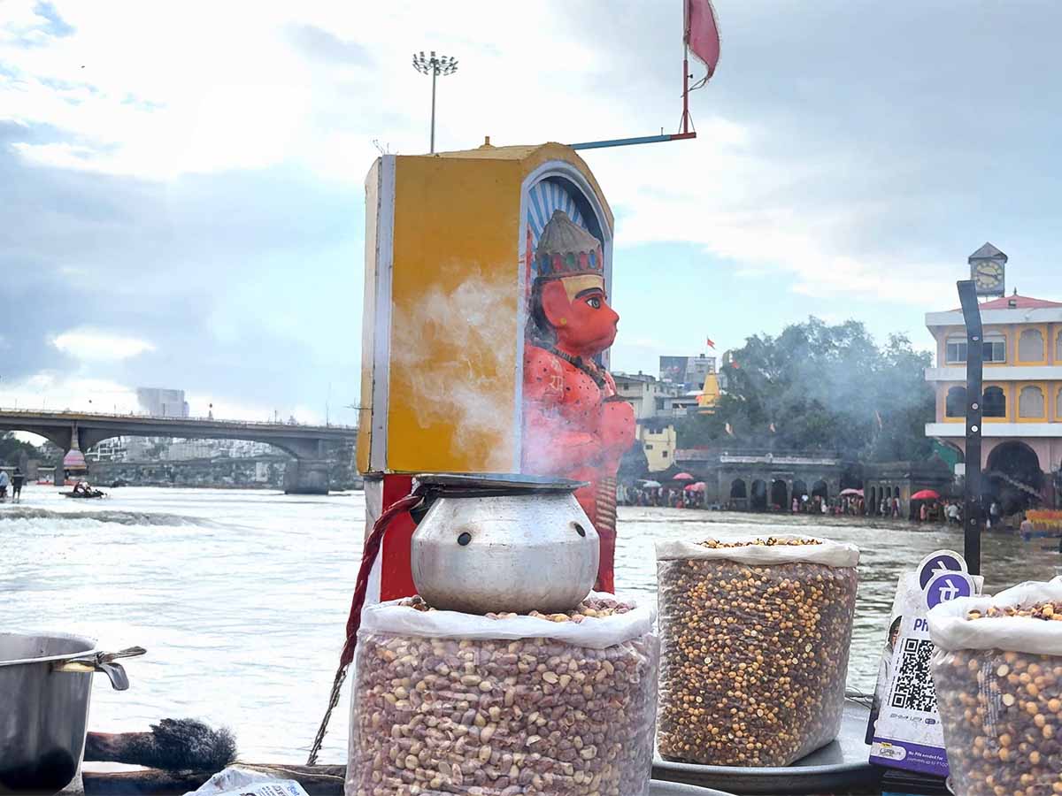 Peanut cart at Ramkund Ghat in Nashik near Dutyondya Maruti