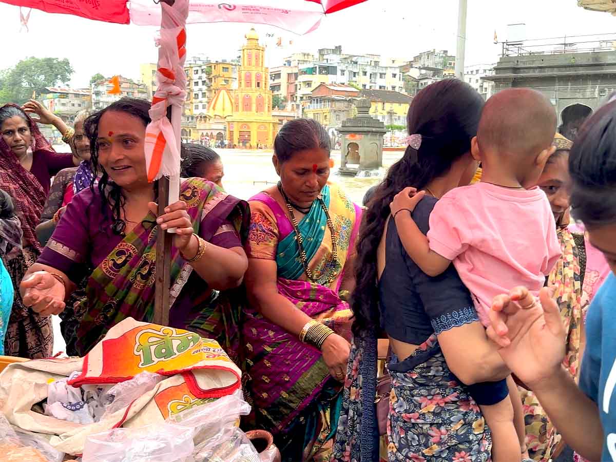 Devotees bathing at Ramkund Nashik