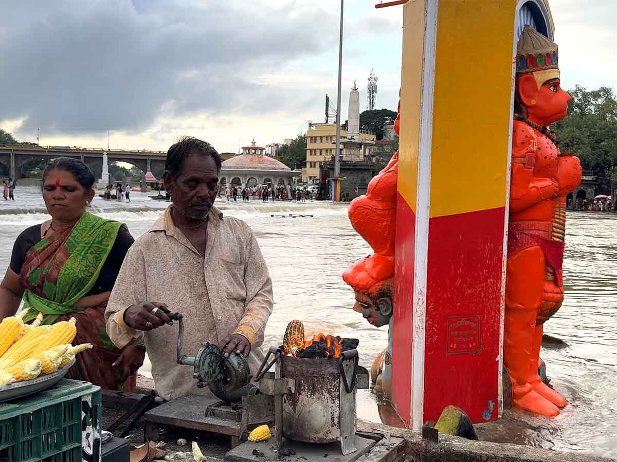 Food cart at Ramkund Godavari Ghat in Nashik