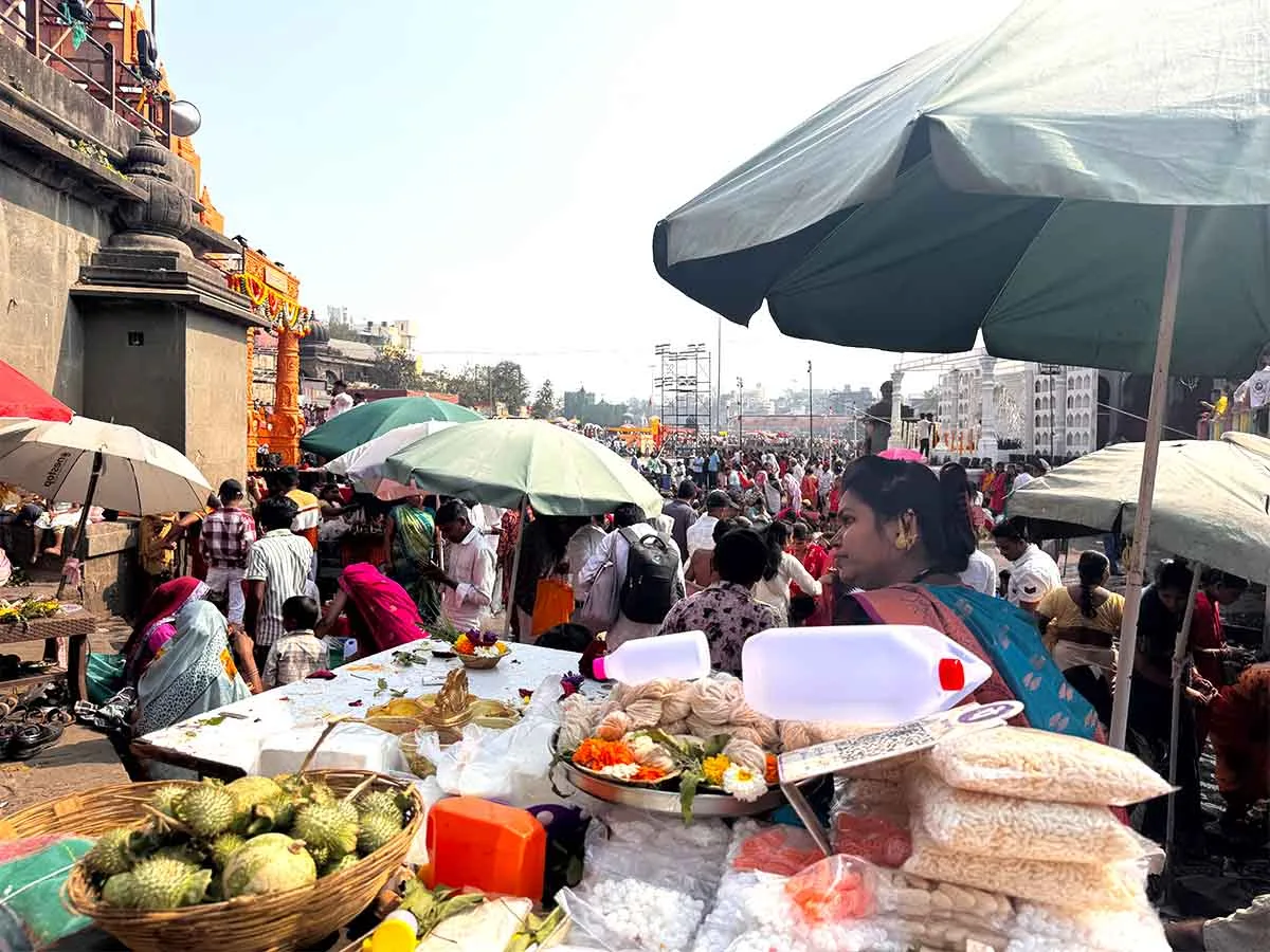 Vendors selling pooja items at Ramkund Ghat Panchavati Nashik