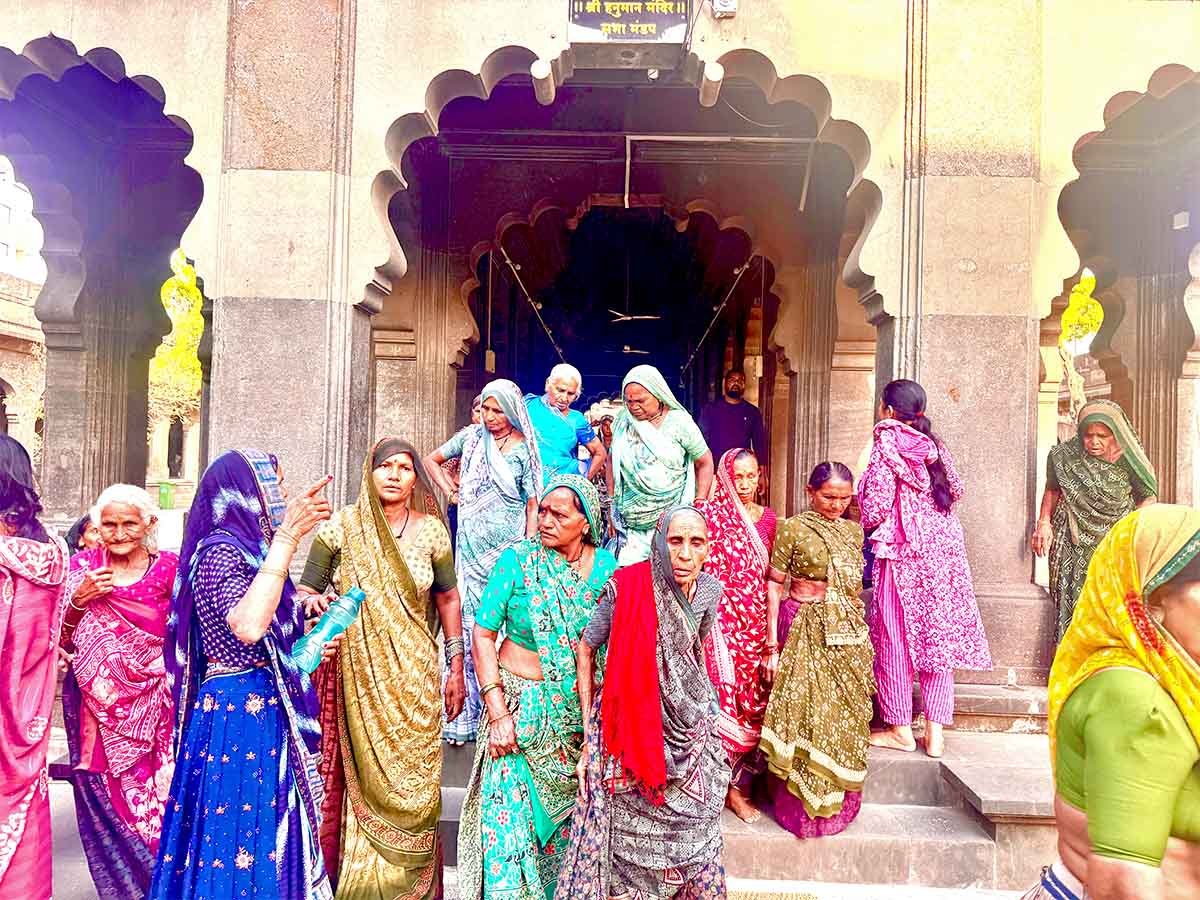 Elderly women visiting Kalaram Temple Nashik for darshan