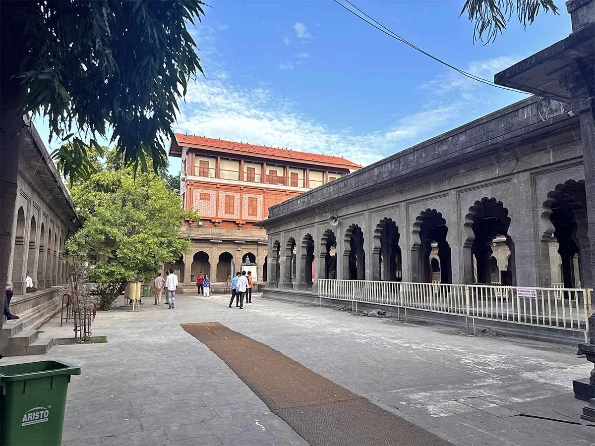 Kalaram Mandir Nashik compound view