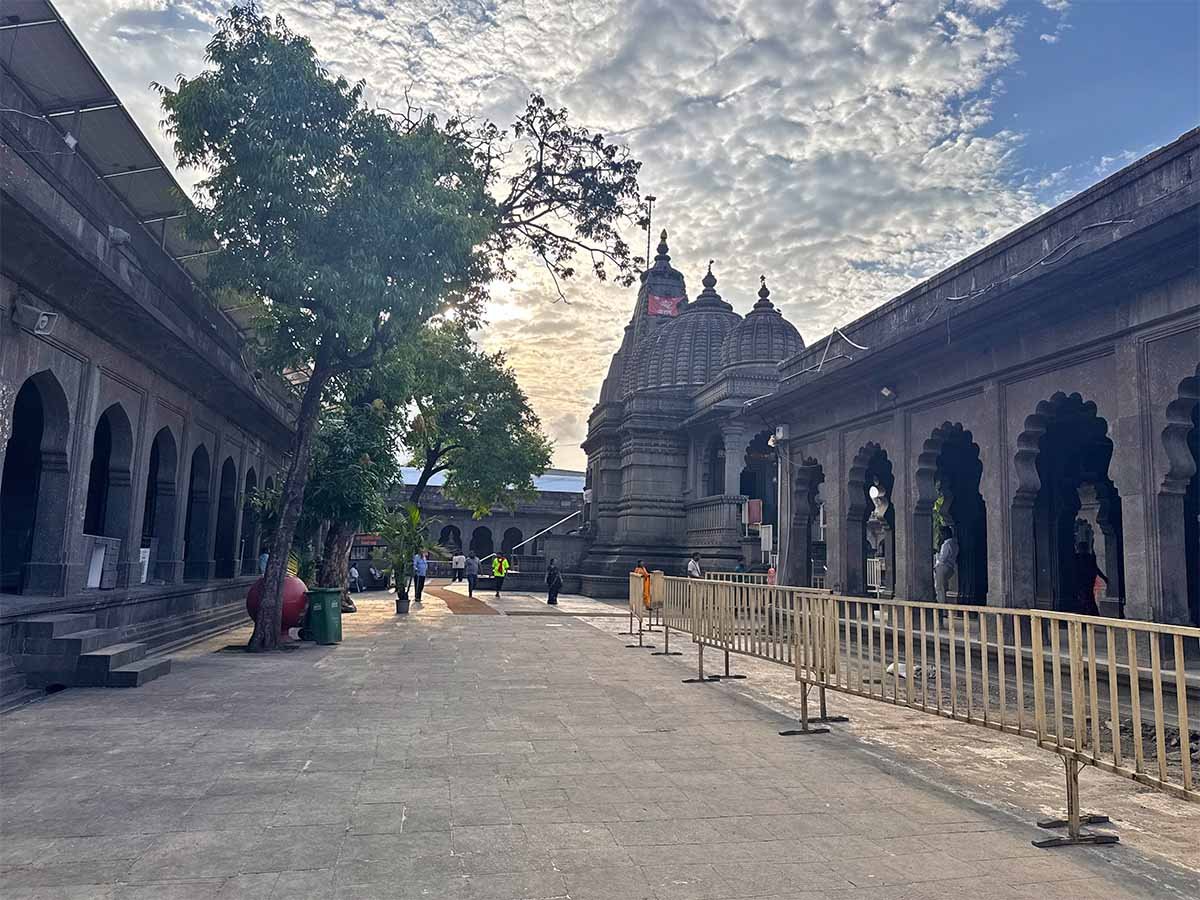 Kalaram Mandir Nashik main temple and compound view